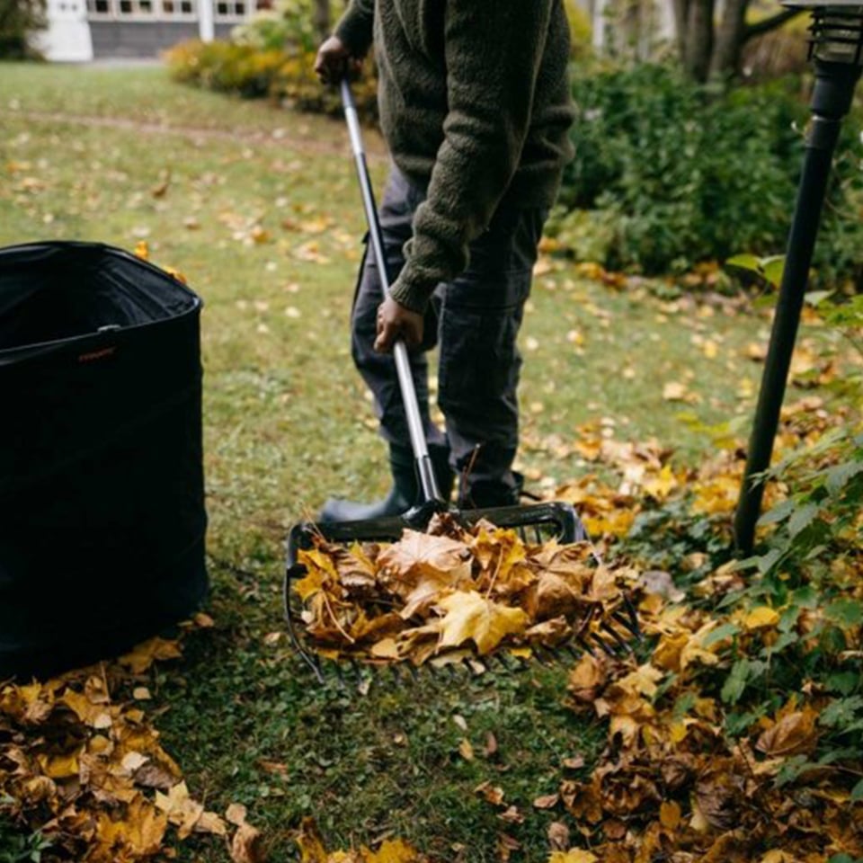 ფოცხი ფოთლების მოსაგროვებელი Fiskars 1077116