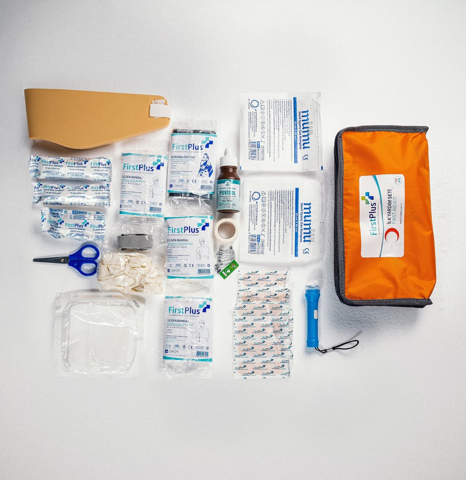 პირველადი
დახმარების ყუთი
(vehicle) 106024
Sizes: 26m x 13cm x
6cm