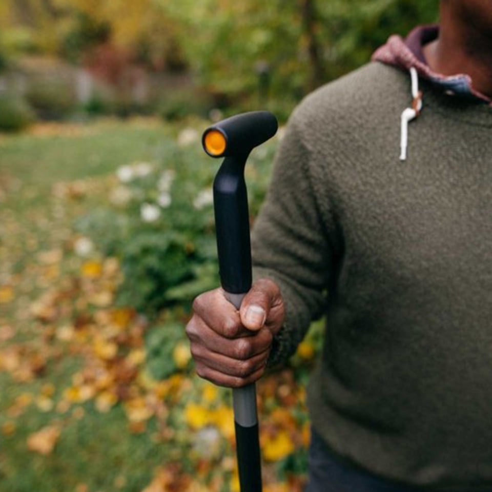 ფოცხი ფოთლების მოსაგროვებელი Fiskars 1077116