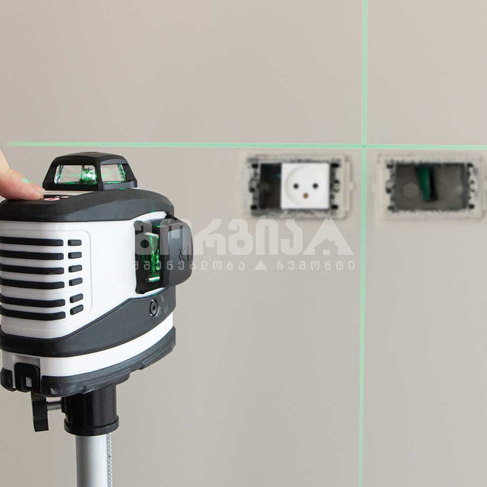 ლაზერი მწვანე სხივით 3D  883G