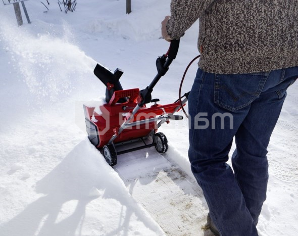 თოვლის საწმენდი მანქანა SnowLine 46 E 2000W