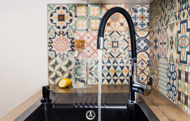 სამზარეულოს ონკანი KFA Rumba Flexy შავი