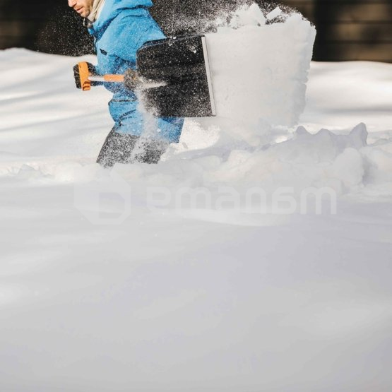 თოვლის ნიჩაბი Fiskars SnowXpert 1062827