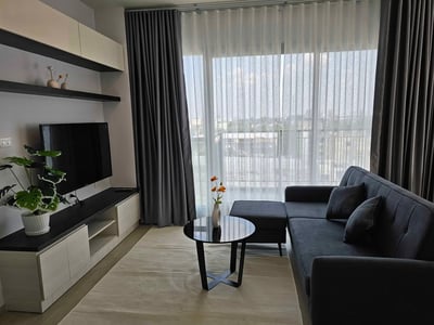 Life Ratchadapisek — Renovated Garden Floor Unit | Quiet Privacy | MRT Huai Khwang