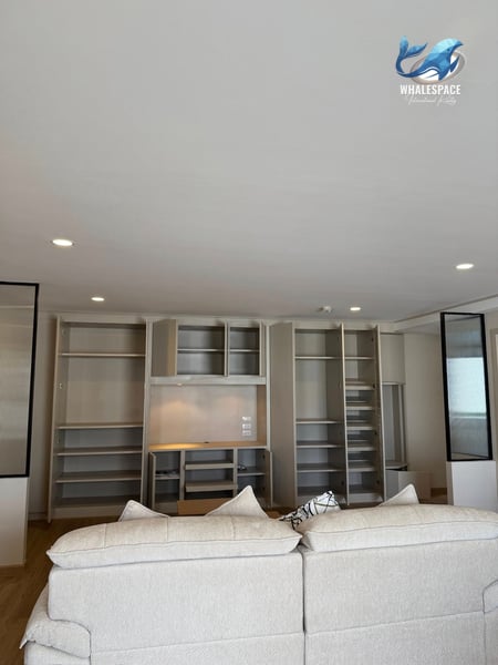 Supalai Place Sukhumvit 39 — Renovated Corner Unit | Unblocked City View | Phrom Phong photo 4