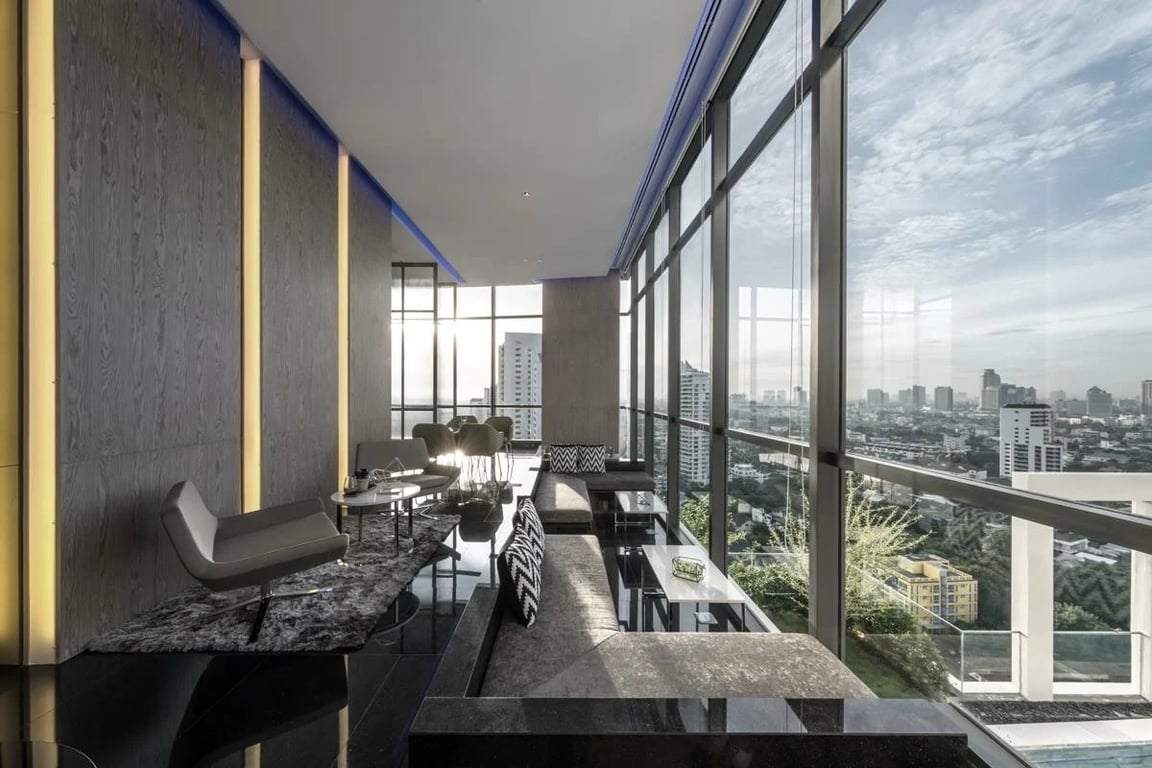 M Thonglor 10