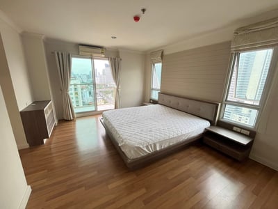 Lumpini Place Rama 9: Spacious 72 sqm 2-Bedroom High-Floor Unit with Pool View