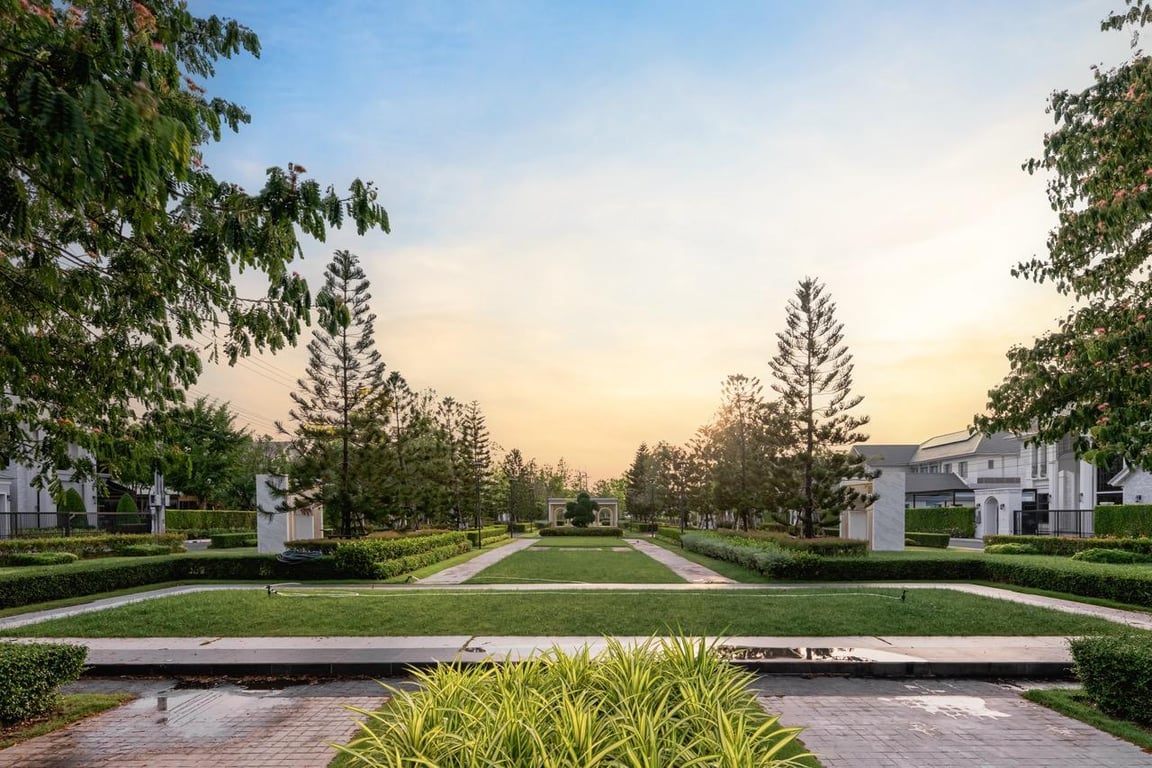 เพอร์เฟค มาสเตอร์พีซ สุขุมวิท 77 - สุวรรณภูมิ