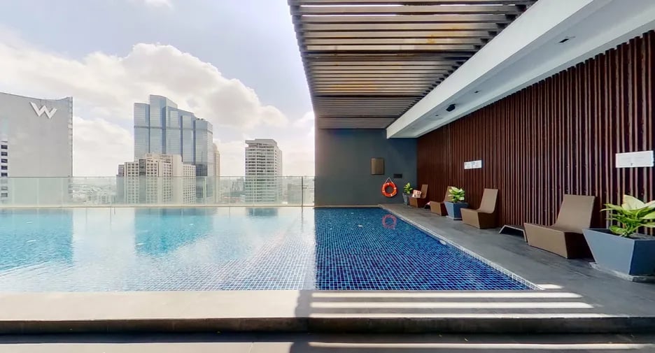 Life @ Sathorn 10