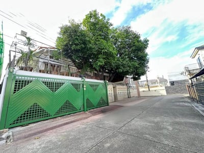 Chokchai 4 Home Office — Renovated Art-Style House | Large Space