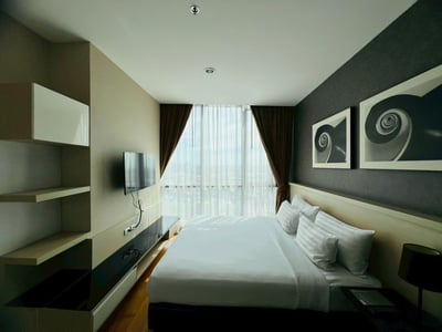 Up Ekamai - Modern 2-Bed High-Rise Condo with Panoramic City Views