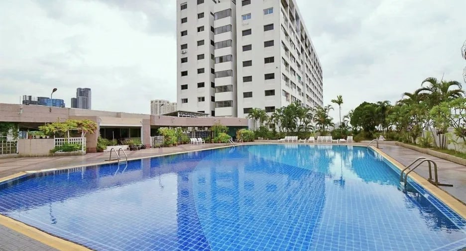 Thonglor Tower