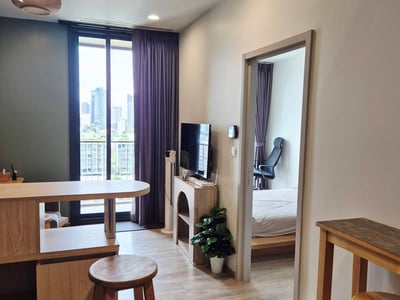 Oka Haus Sukhumvit 36 — Pool View Residence with Bathtub and Free Internet