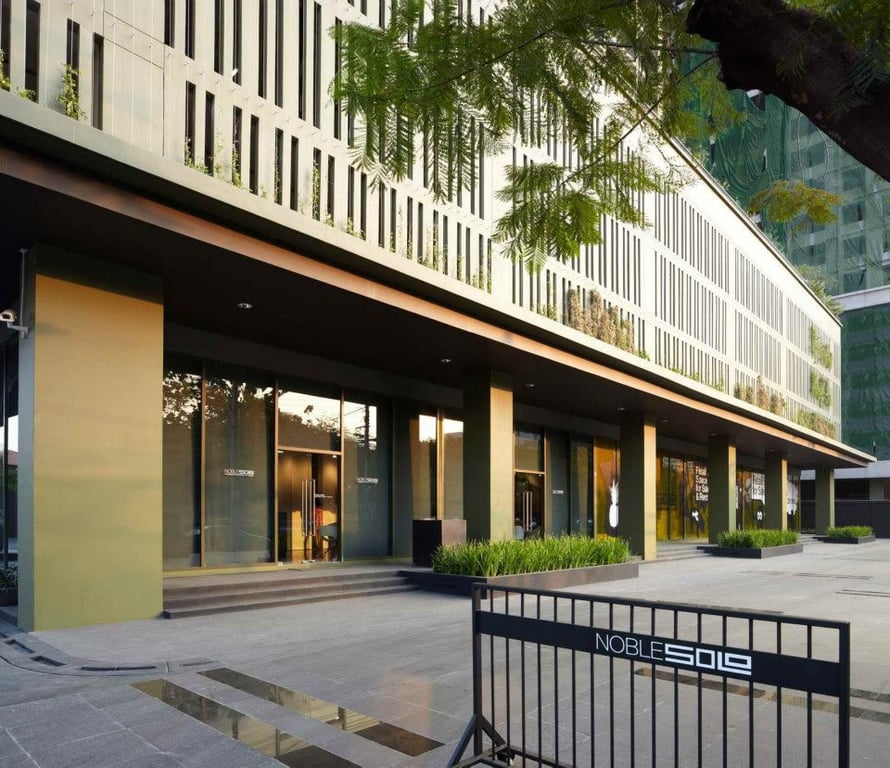 Noble Solo Thonglor