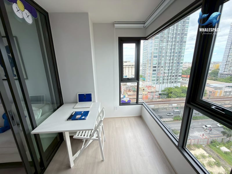 Aspire Onnut Station — Rare 1BR Plus Corner Unit | 200m to BTS | Unblocked View photo 2