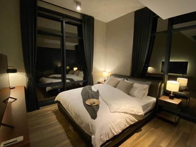 The Lofts อโศก — ห้องมุมชั้นสูง | คอนโดหรูใกล้ MRT เพชรบุรี