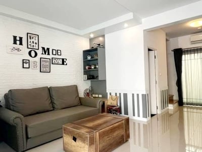 Indy Bangna Km.7 - Charming 2-Story English-Style Pet-Friendly Townhome Just 2 Minutes from Mega Bangna