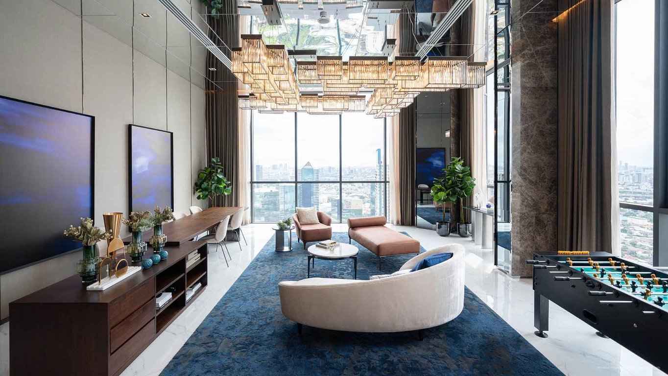 Mazarine Ratchayothin