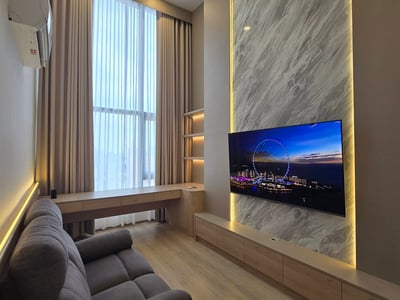 Life Rama 4 - Asoke — High-Floor Duplex | City View | Near MRT QSNCC