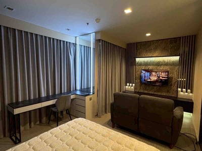 Life Asoke-Rama 9 — 11th Floor Studio | Southern Views | 350k THB Premium Built-in Decor