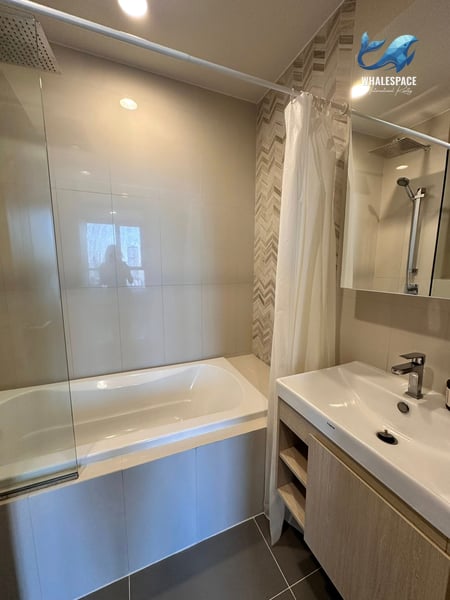 Oka Haus Sukhumvit 36 — Newly Renovated 29th Floor with Bathtub | North View | 5 Mins to BTS Thong Lo photo 4