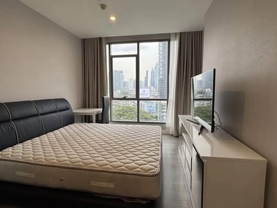 The Room พระราม 4 — วิวเมืองและสระ | เฟอร์ครบ พร้อมอยู่ | ใกล้ MRT