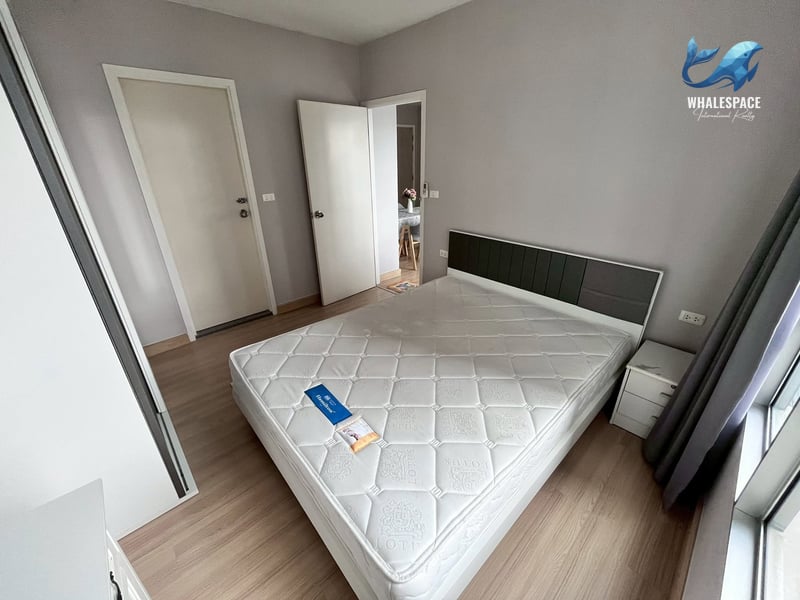 Motif Condo Sathorn - Wongwian Yai | Corner Pool View Unit | 2 Bedrooms photo 4