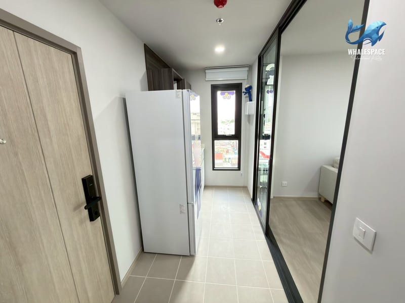 Aspire Onnut Station — Rare 1BR Plus Corner Unit | 200m to BTS | Unblocked View photo 3