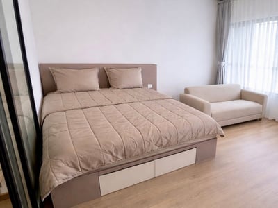 Life Rama 4 – Asoke — High Floor City View | Walk to MRT | Prime CBD