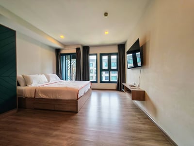The Base Sukhumvit 50 - Fully Furnished Studio Condo Near BTS On Nut