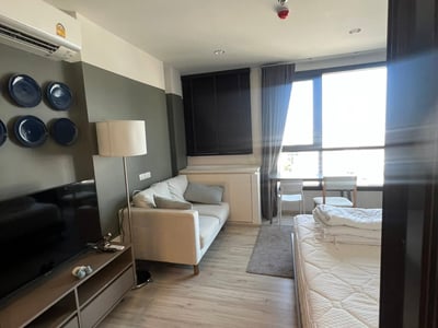XT Huaikhwang — Corner Unit with Skyline View | Fully Furnished | Near MRT