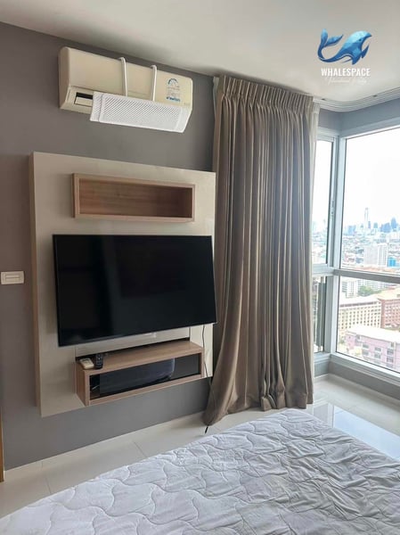 Rhythm Huai Khwang — High Floor Corner Unit | 0m from MRT | Huai Khwang photo 3