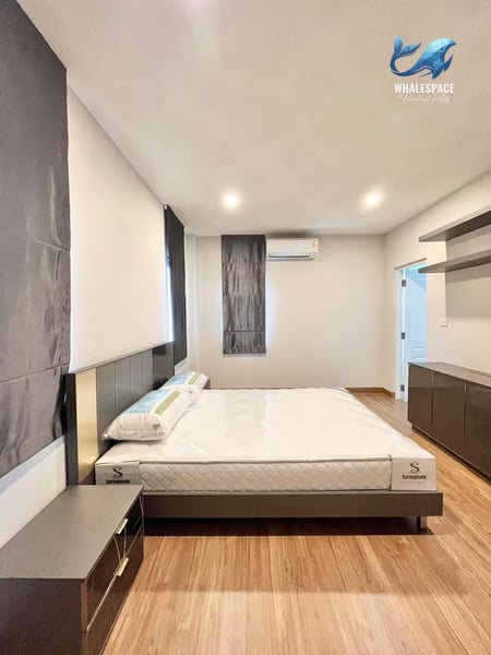 Centro Vibhavadi — Corner Detached House | Near Harrow | Spacious Garden photo 4