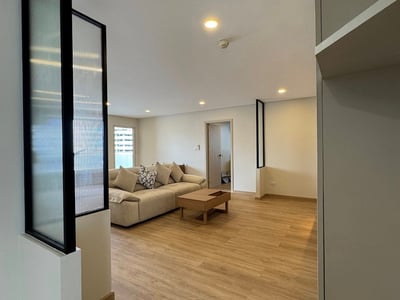 Supalai Place Sukhumvit 39 — Renovated Corner Unit | Unblocked City View | Phrom Phong