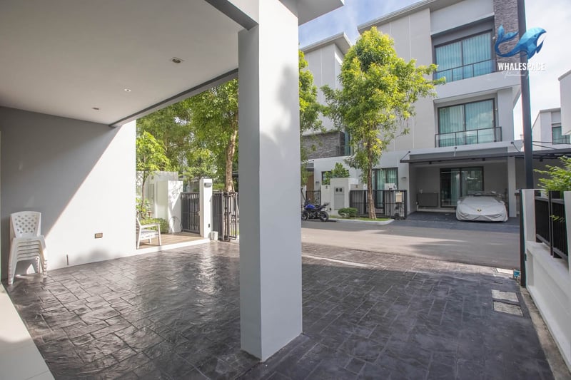 Baan Klang Muang Classe Ekkamai-Ramintra — Premium 3-Storey House | Modern Luxury | Prime Location photo 4
