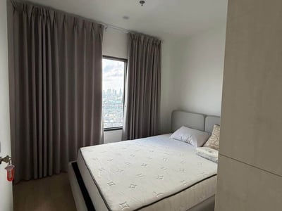 Life Rama 4 - Asoke — Spacious 2-Bedroom Condo on 16th Floor with Private Storage Room