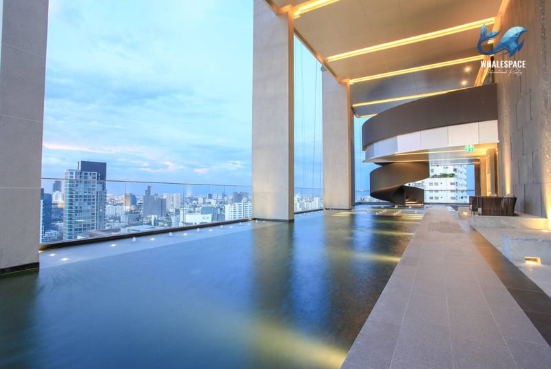 Infinity pool with stunning city views and modern architectural design