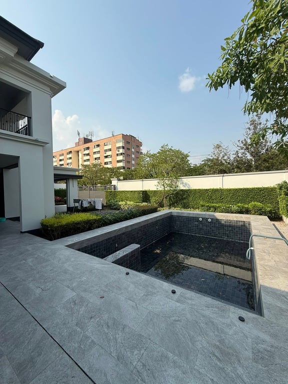 ELSE Krungthep Kreetha