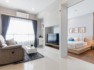 Q House Condo Sathorn — Fully Furnished 1BR | Prime BTS Krung Thon Buri | Riverside Views