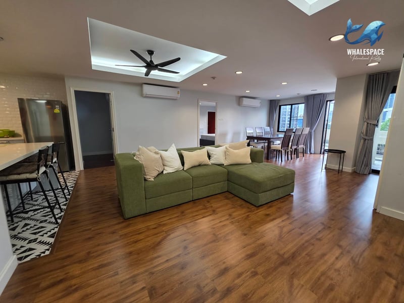 Beverly Hills Mansion Ekkamai | Spacious 135 SQ.M. Residence | Quiet Residential Street photo 2