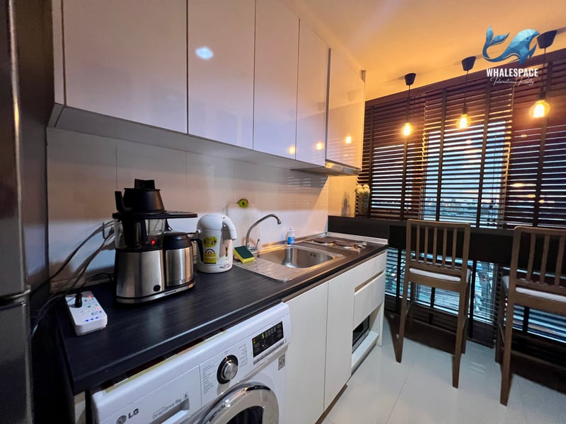 Aspire Sukhumvit 48 — Modern Work-Ready Home | Near BTS Phra Khanong photo 3