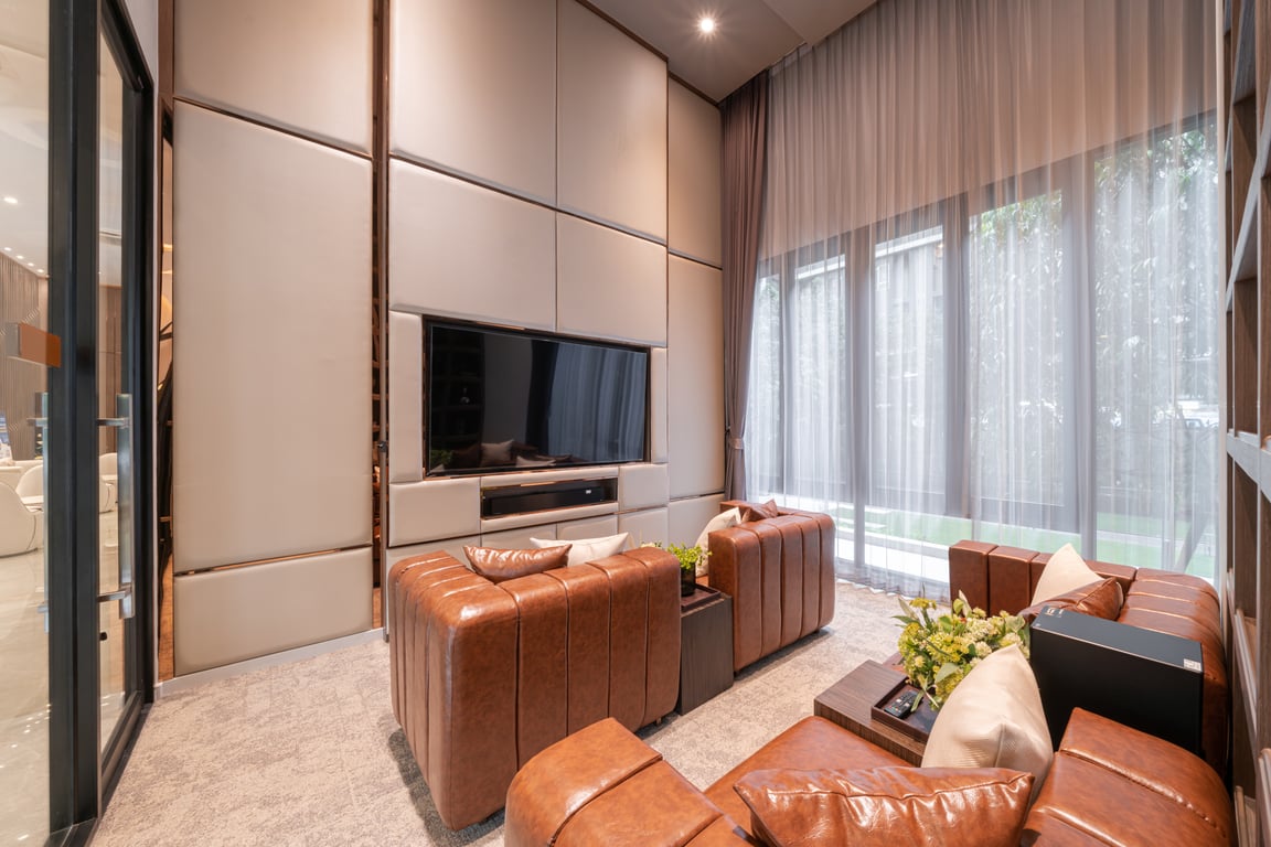 ชีวาทัย ปิ่นเกล้า