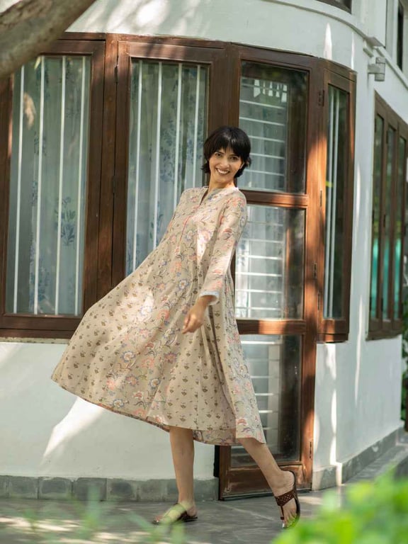 THE SHOP BEGUM KURTA CHRYSANTHEMUM BEIGE COTTON VOILE WOMEN'S KURTA SIZE XS