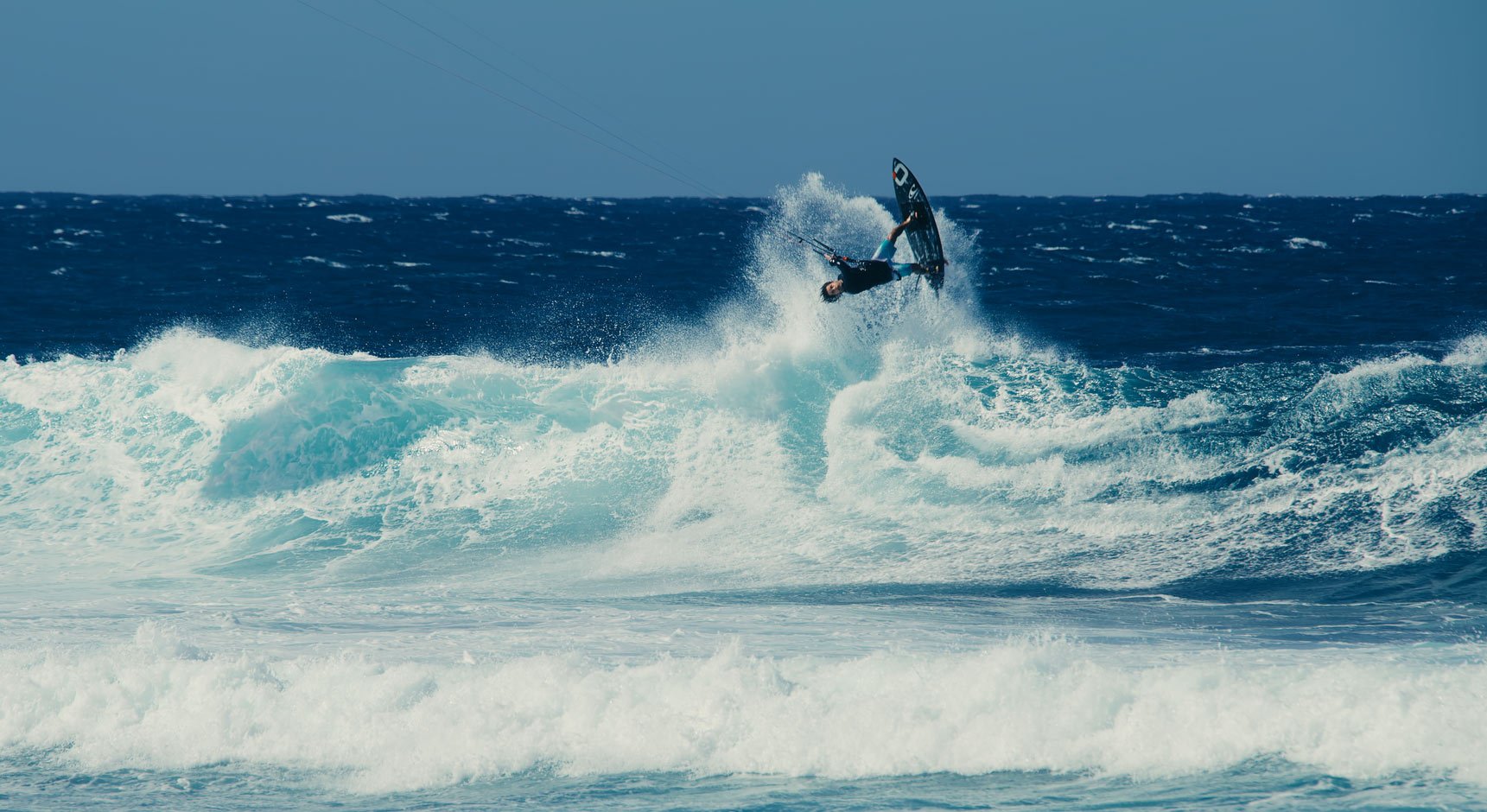 IN KITEBOARDING AND WINGFOILING, THE DIRECTION WE WANT TO GO AND THE MANOEUVRES WE DO ARE LED BY OUR