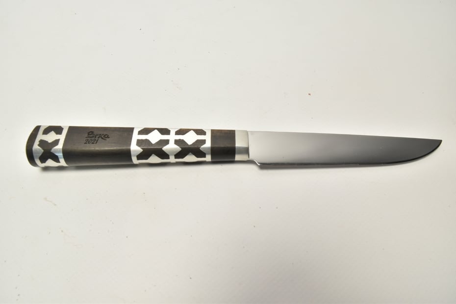 Tradičný nôž stredný, dĺžka čepele: 12cm, farba: čierna + kožené puzdro 2