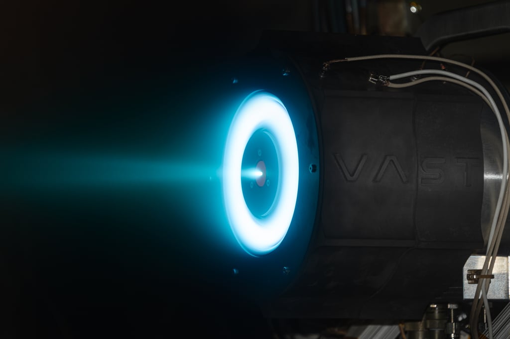 Modře zářící Hallův motor společnosti Vast při laboratorním testu