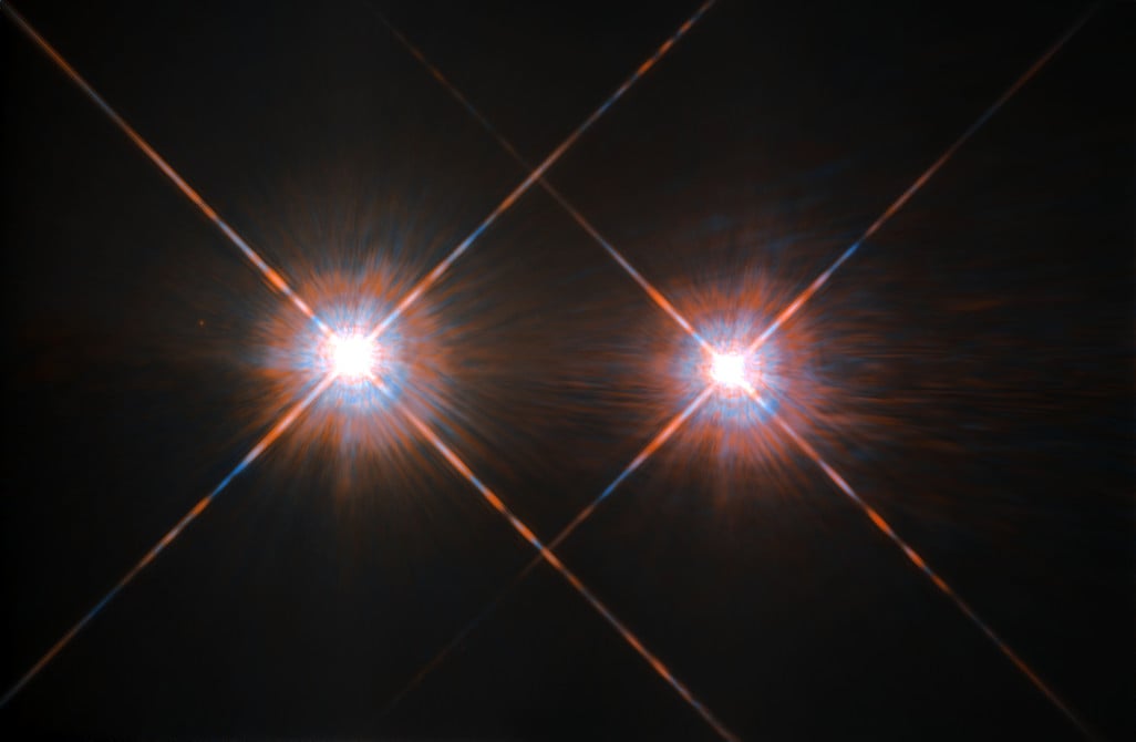 Alfa Centauri A vlevo a Alfa Centauri B vpravo na Hubbleově snímku.