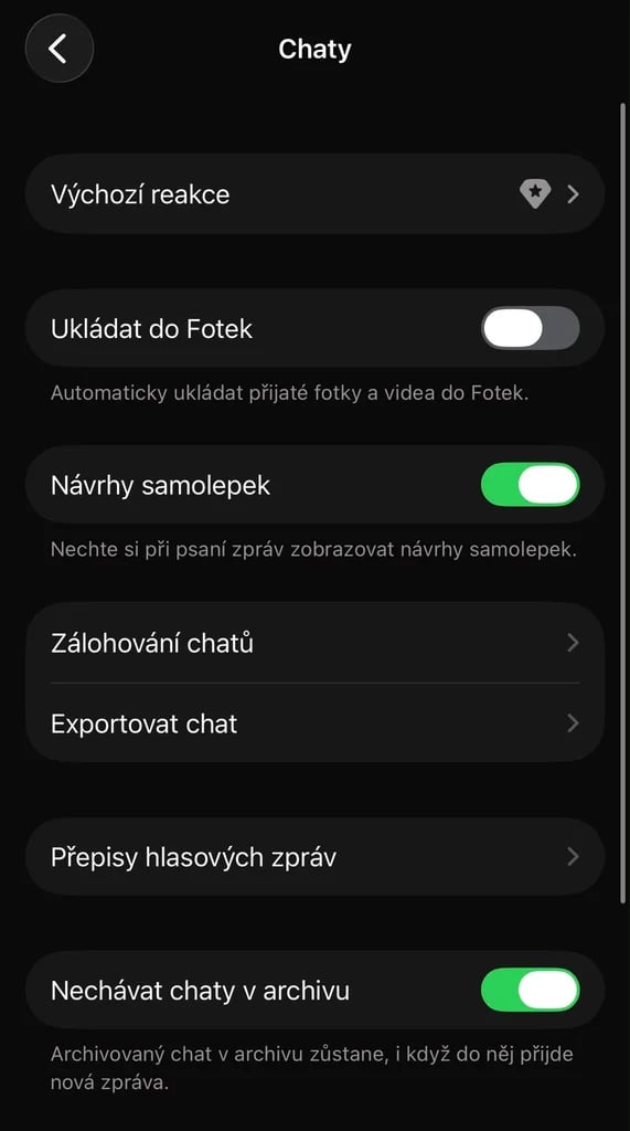 Nabídka Chaty ve WhatsAppu na iPhonu s položkou Zálohování chatů