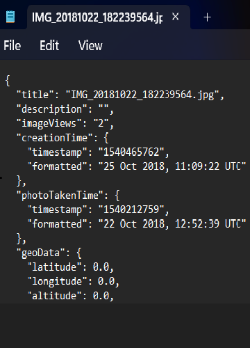 Doprovodný JSON s položkami creationTime a photoTakenTime.