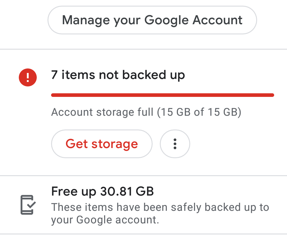Google Fotky ukazují plný účet 15 GB a možnost uvolnit 30,81 GB v telefonu